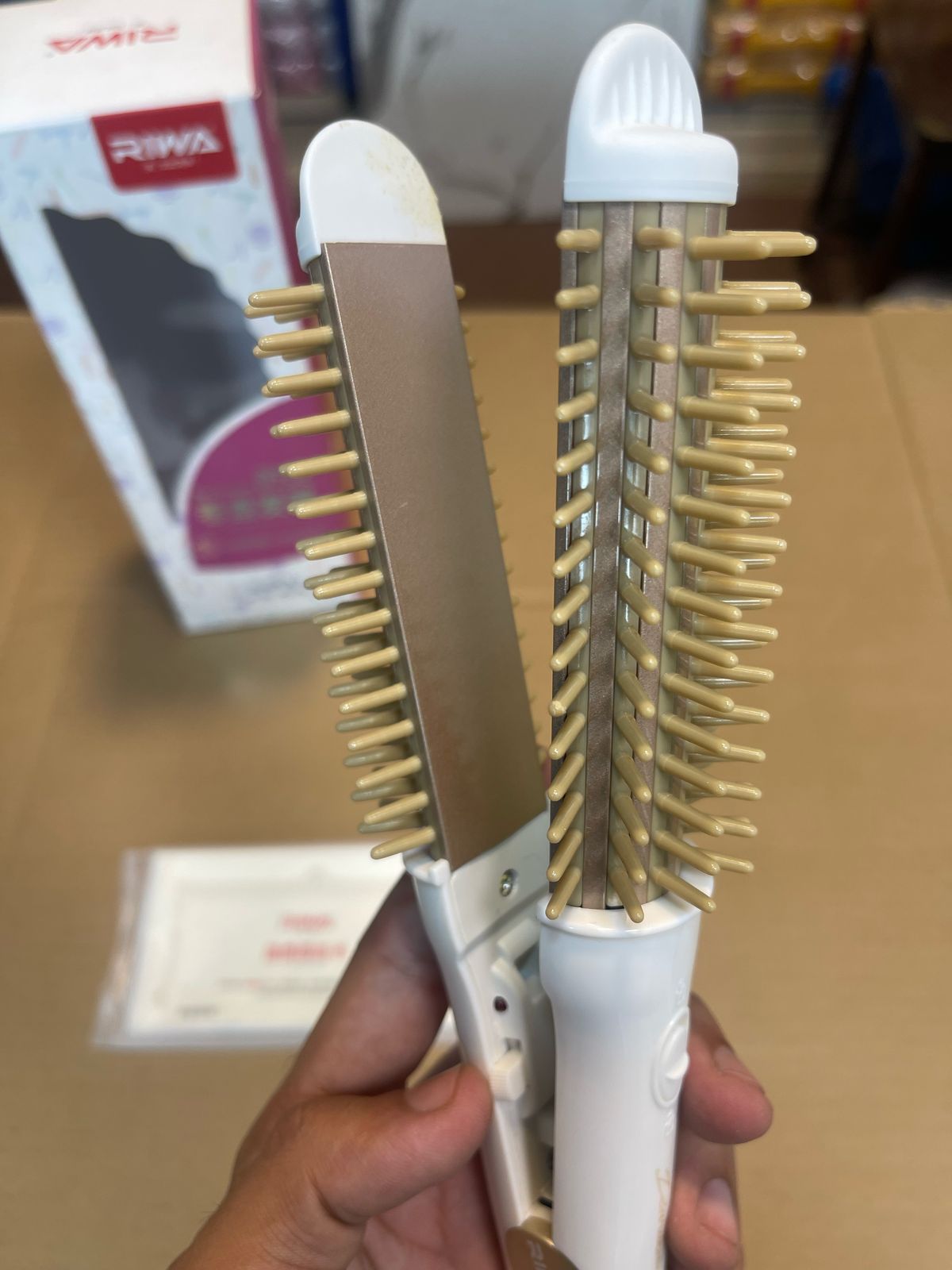 Riwa hair straightener